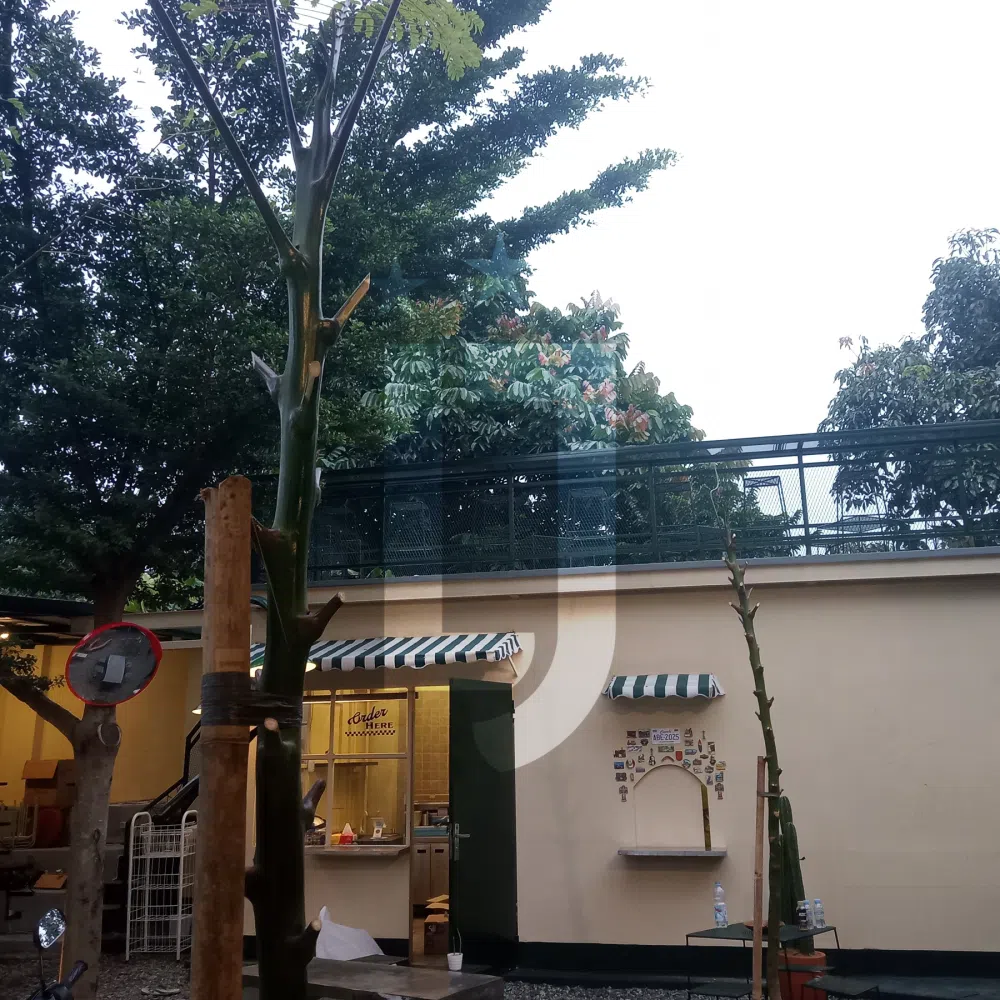 Pengerjaan konstruksi besi untuk Warkop Wijaya Kusuma.